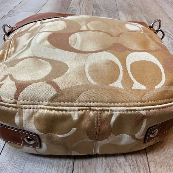 Coach Authentic Optic Signature Zoe Bag - Picture 6 of 16